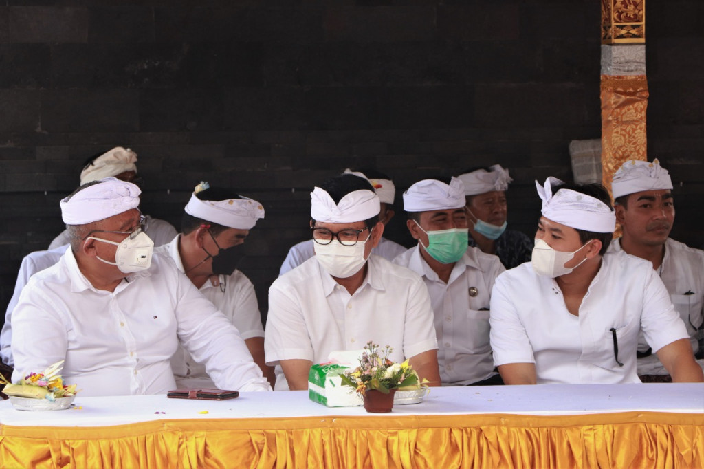 Sekda Badung Hadiri Puncak Karya Melaspas Pelinggih di Pura Kahyangan Jagat Batu Bolong